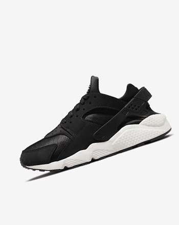 Black / White Men's Nike Air Huarache LE Sneakers | UK3265