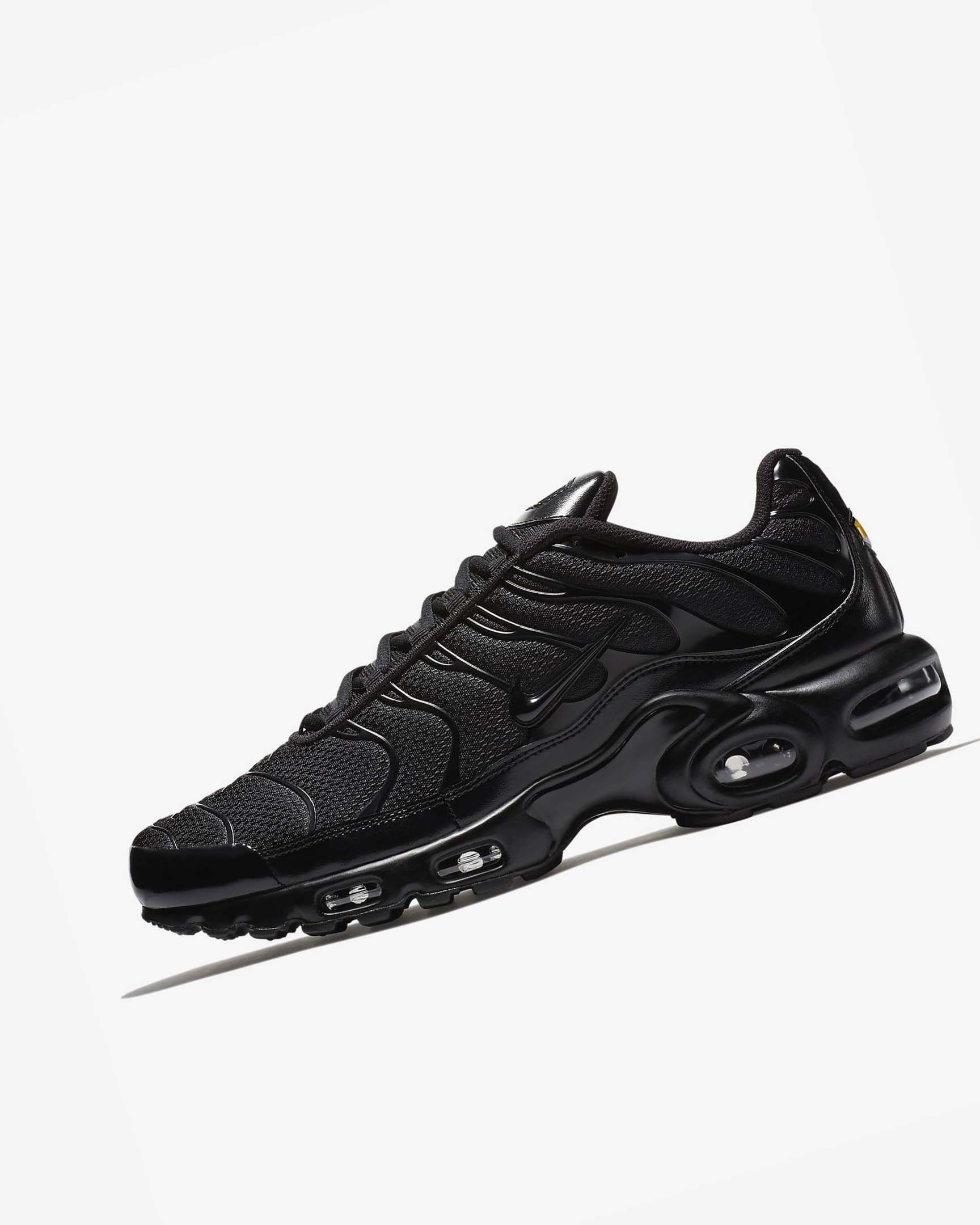 Black / Black / Black Men\'s Nike Air Max Plus Sneakers | UK2821