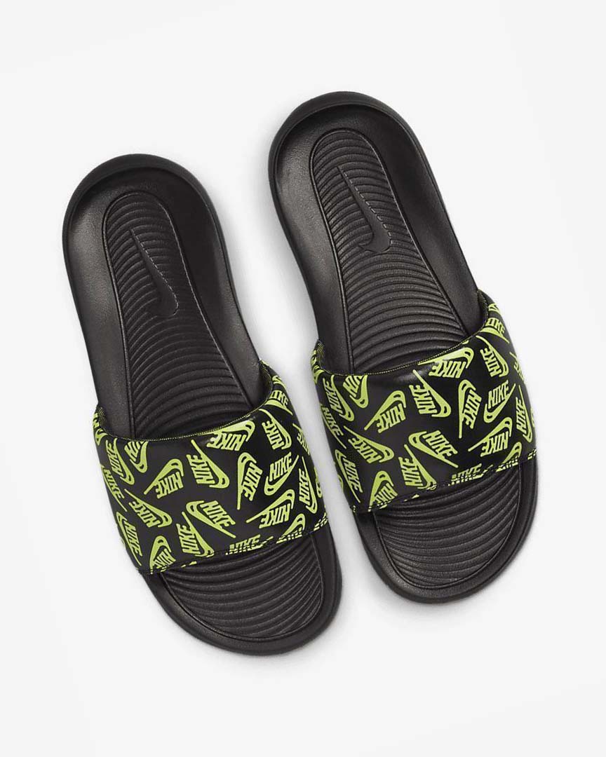 Black / Green Men's Nike Victori One Slides | UK5339