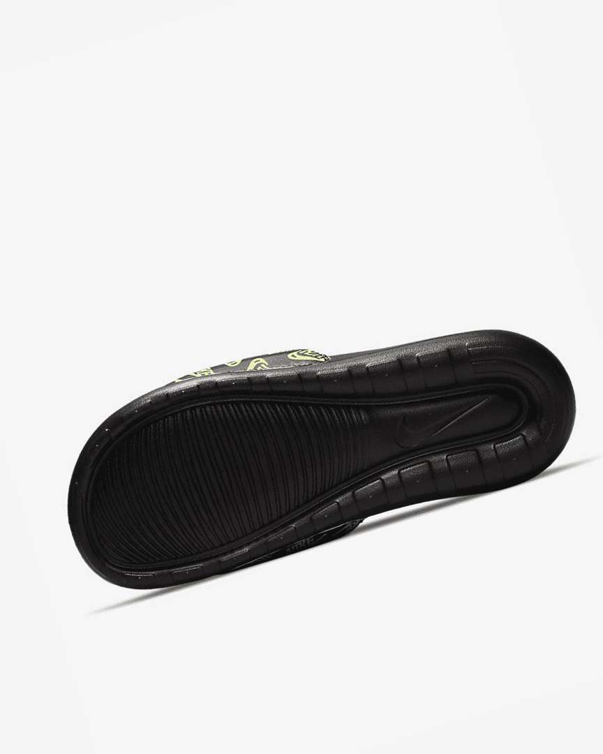 Black / Green Men's Nike Victori One Slides | UK5339