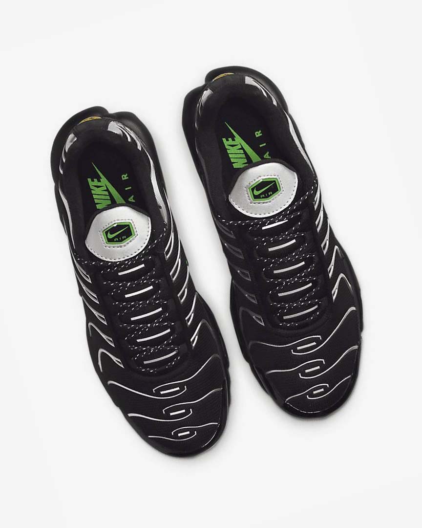 Black / Green / Metal Silver / Black Men's Nike Air Max Plus Sneakers | UK2619