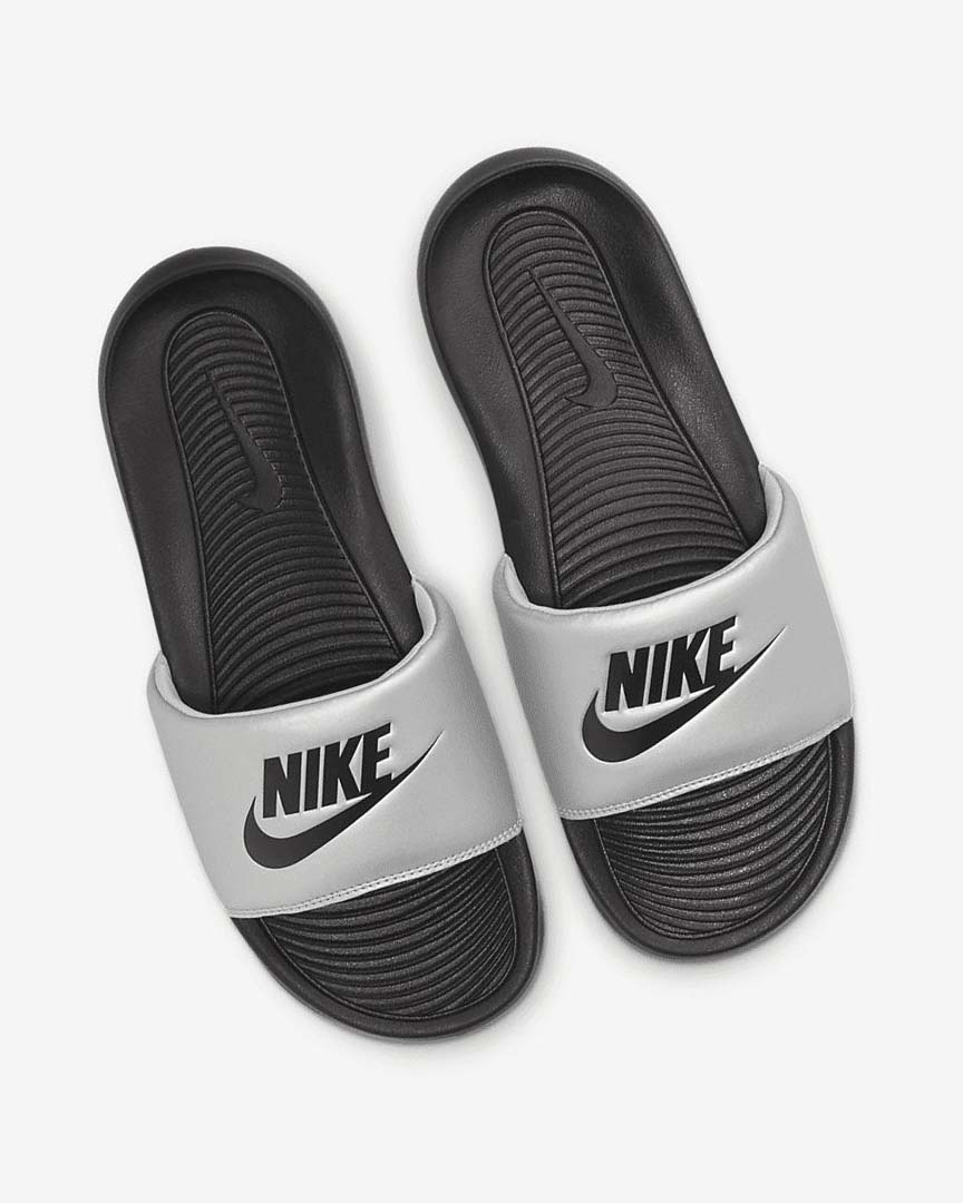 Black / Metal Silver / Black Women's Nike Victori One Slides | UK5374