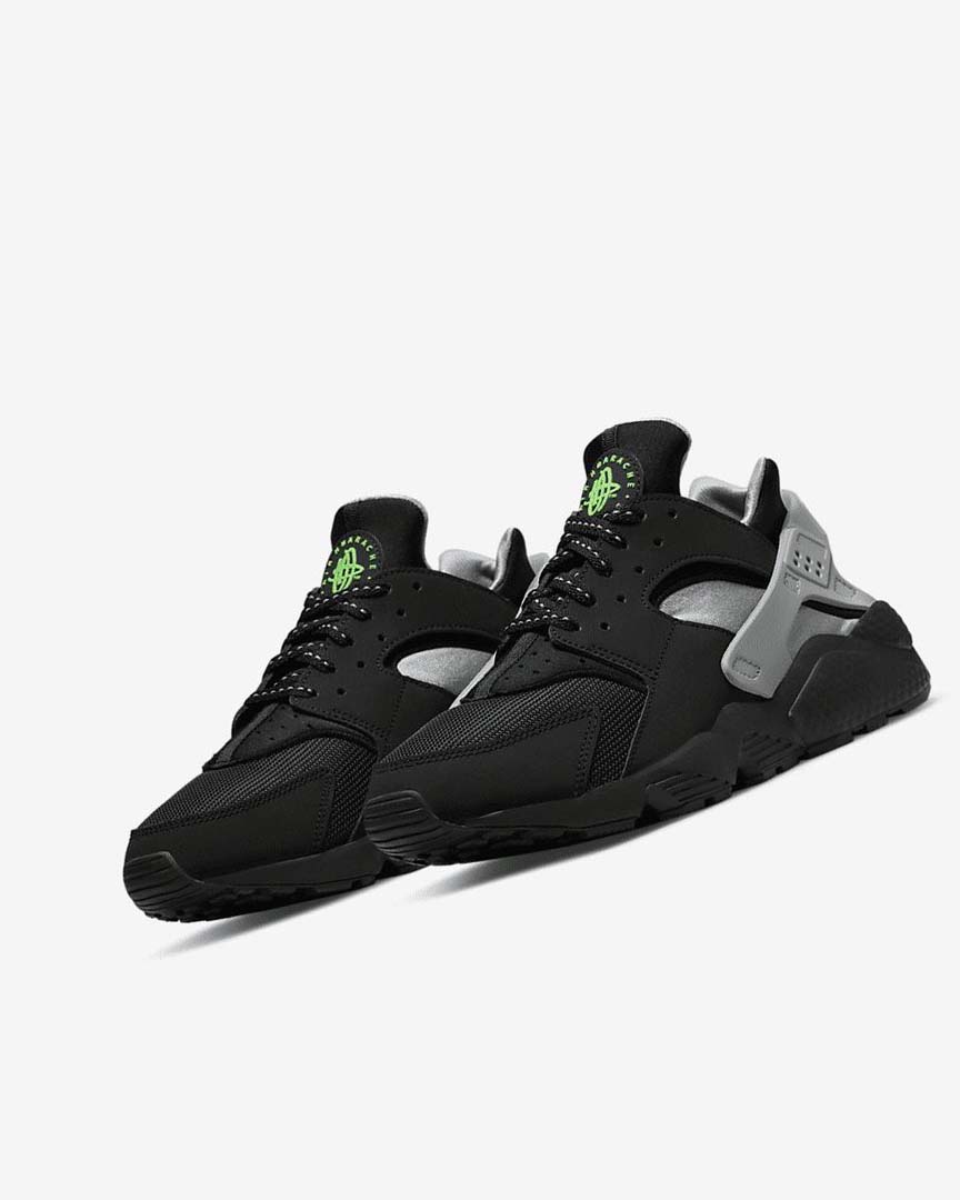 Black / Metal Silver / Silver / Green Men's Nike Air Huarache Sneakers | UK3251