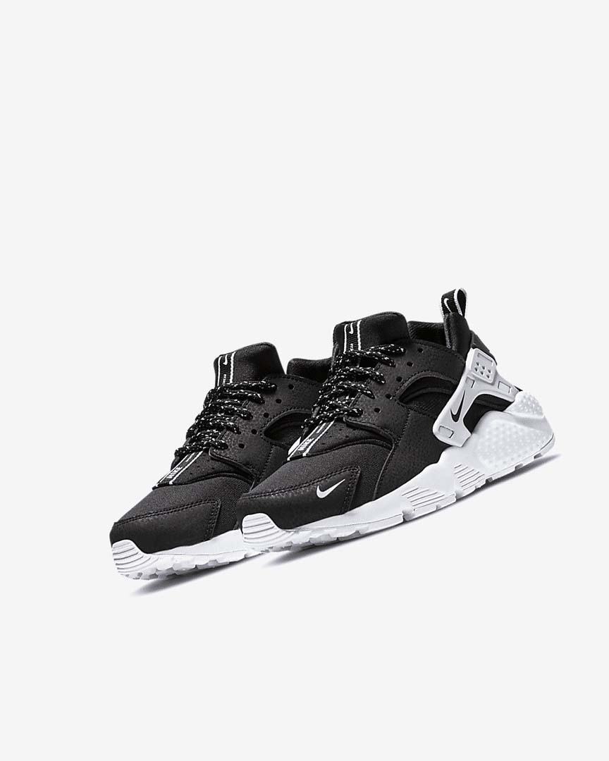 Black / White / Black Girls' Nike Huarache SE Shoes | UK5417