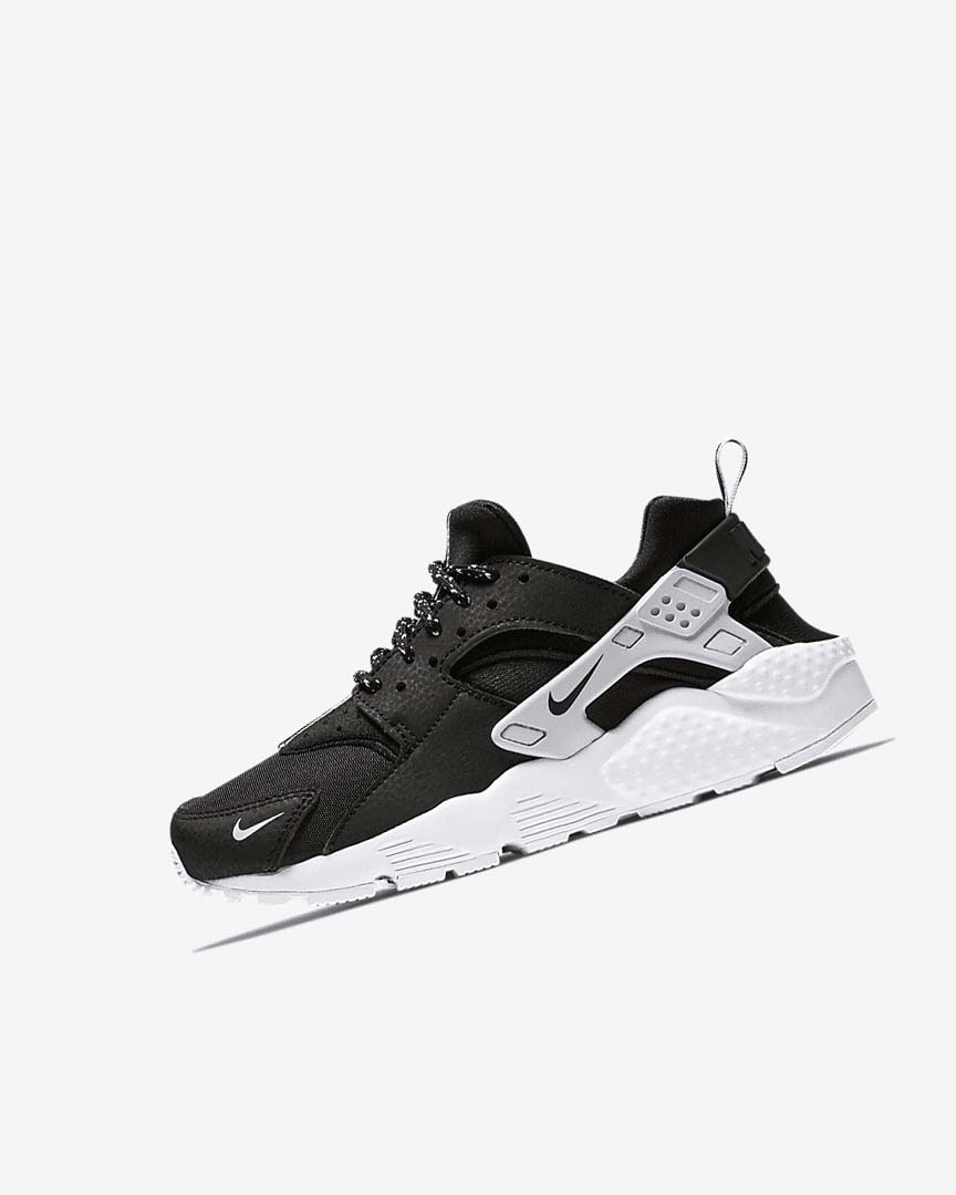 Black / White / Black Girls\' Nike Huarache SE Shoes | UK5417