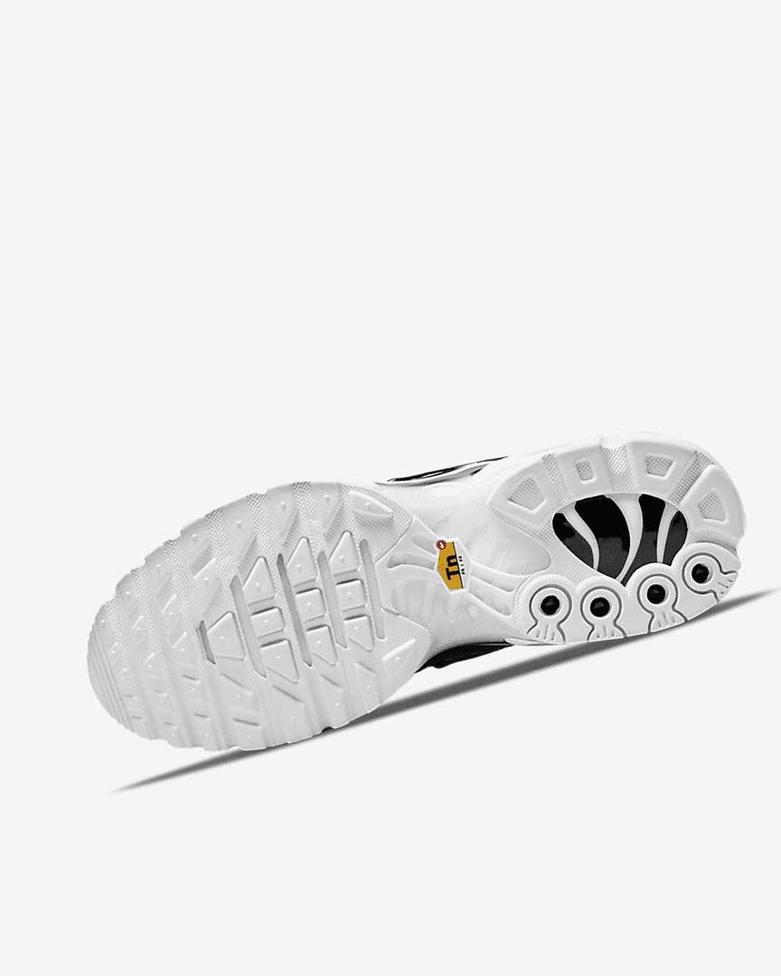 Black / White / Black Women's Nike Air Max Plus Sneakers | UK3109