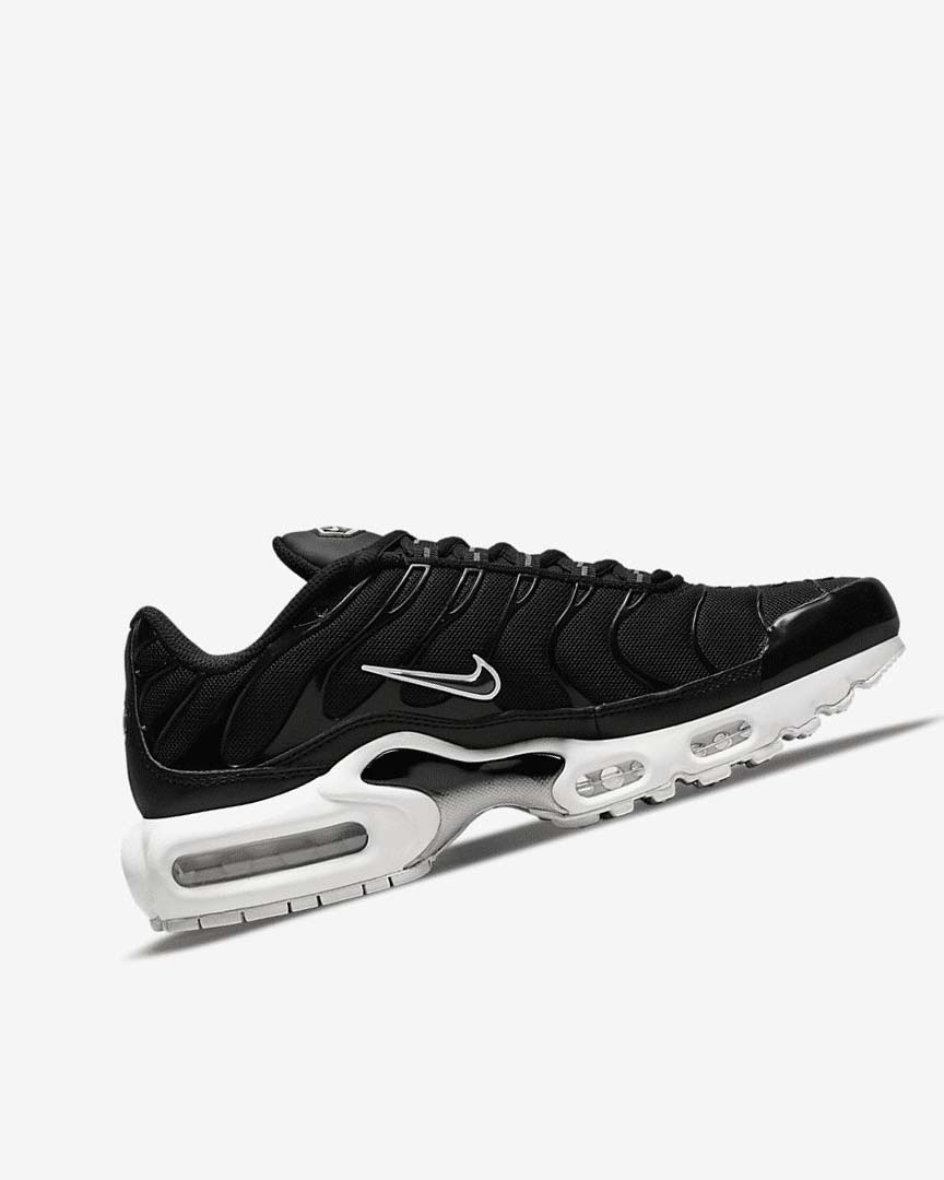 Black / White / Black Women's Nike Air Max Plus Sneakers | UK3109