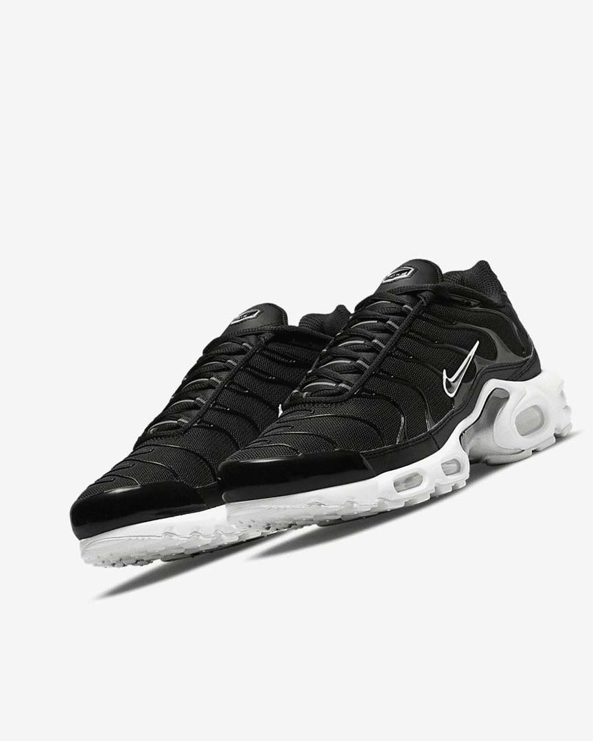 Black / White / Black Women's Nike Air Max Plus Sneakers | UK3109