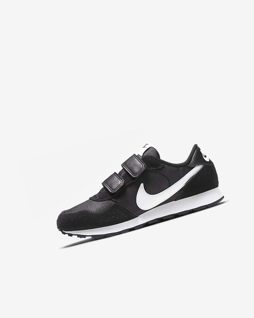 Black / White Girls\' Nike MD Valiant Shoes | UK4698