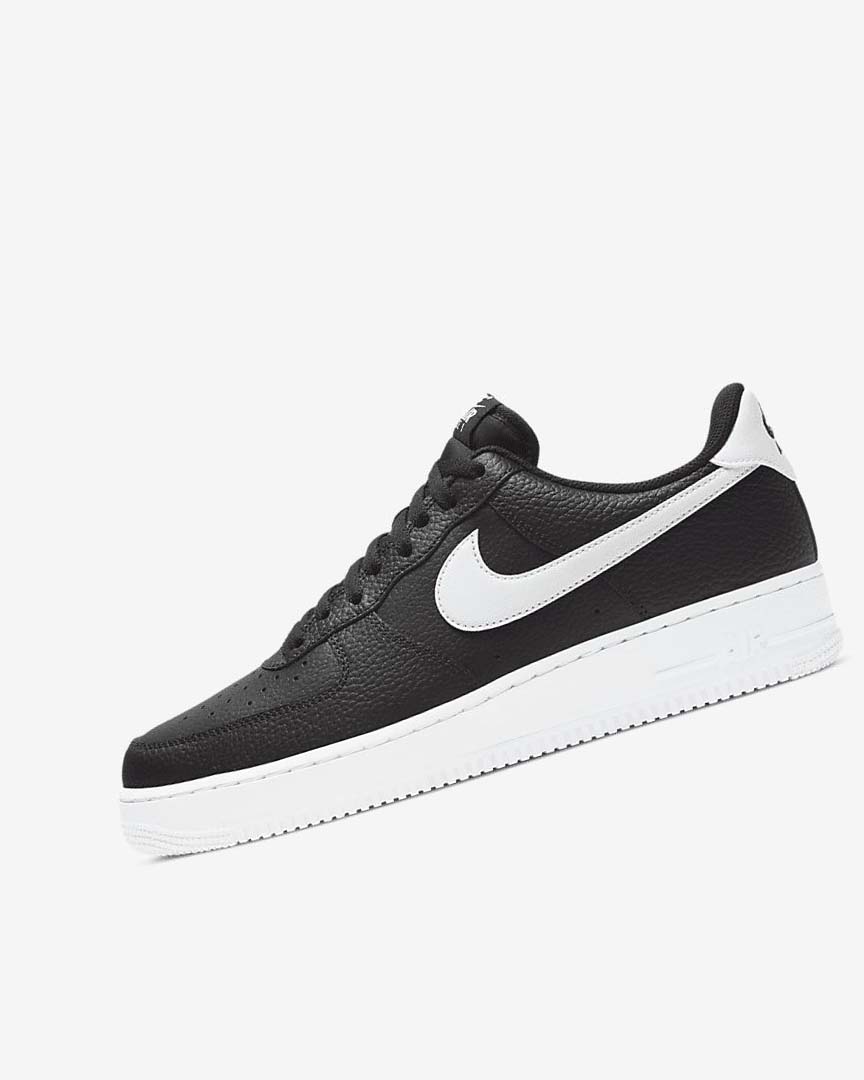 Black / White Men\'s Nike Air Force 1 \'07 Sneakers | UK5136