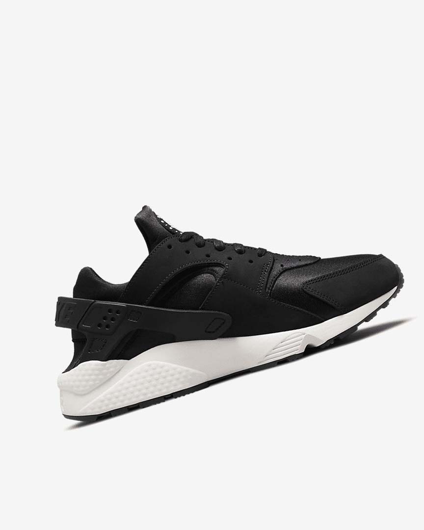 Black / White Men's Nike Air Huarache LE Sneakers | UK3265