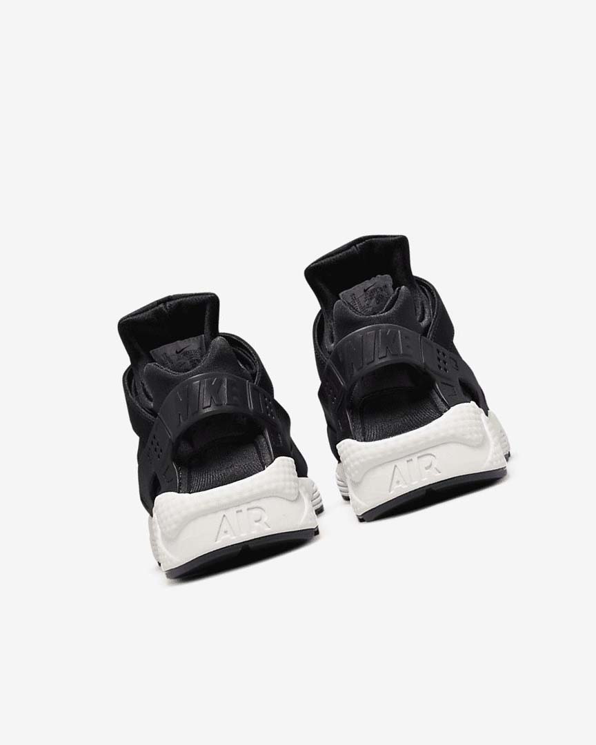 Black / White Men's Nike Air Huarache LE Sneakers | UK3265