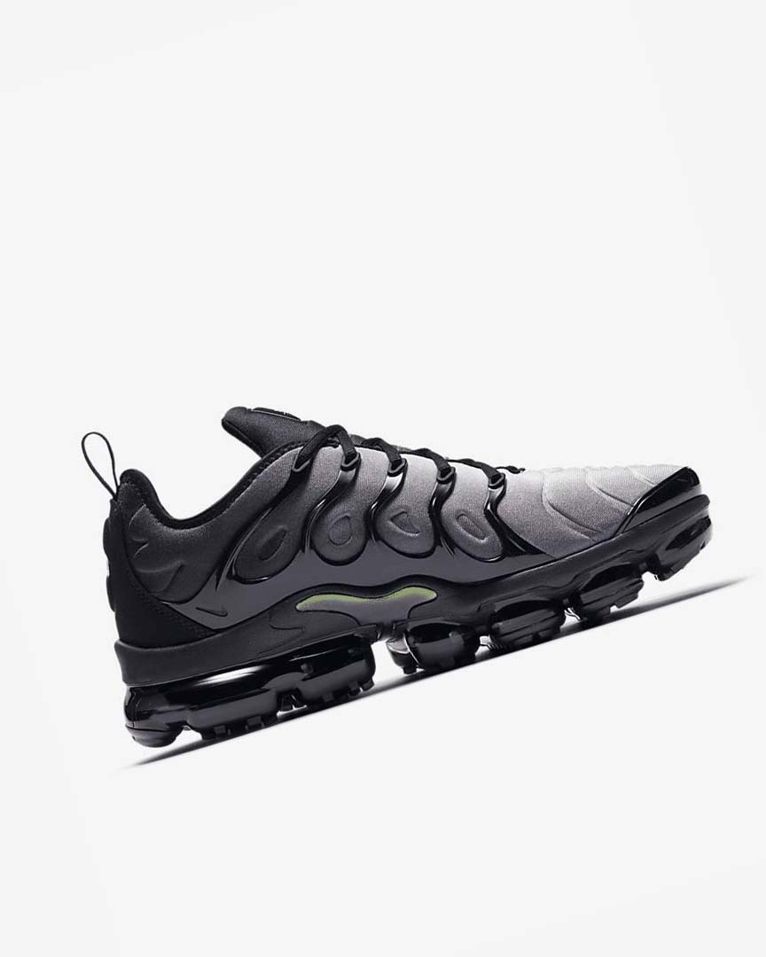 Black / White Men's Nike Air VaporMax Plus Sneakers | UK2586