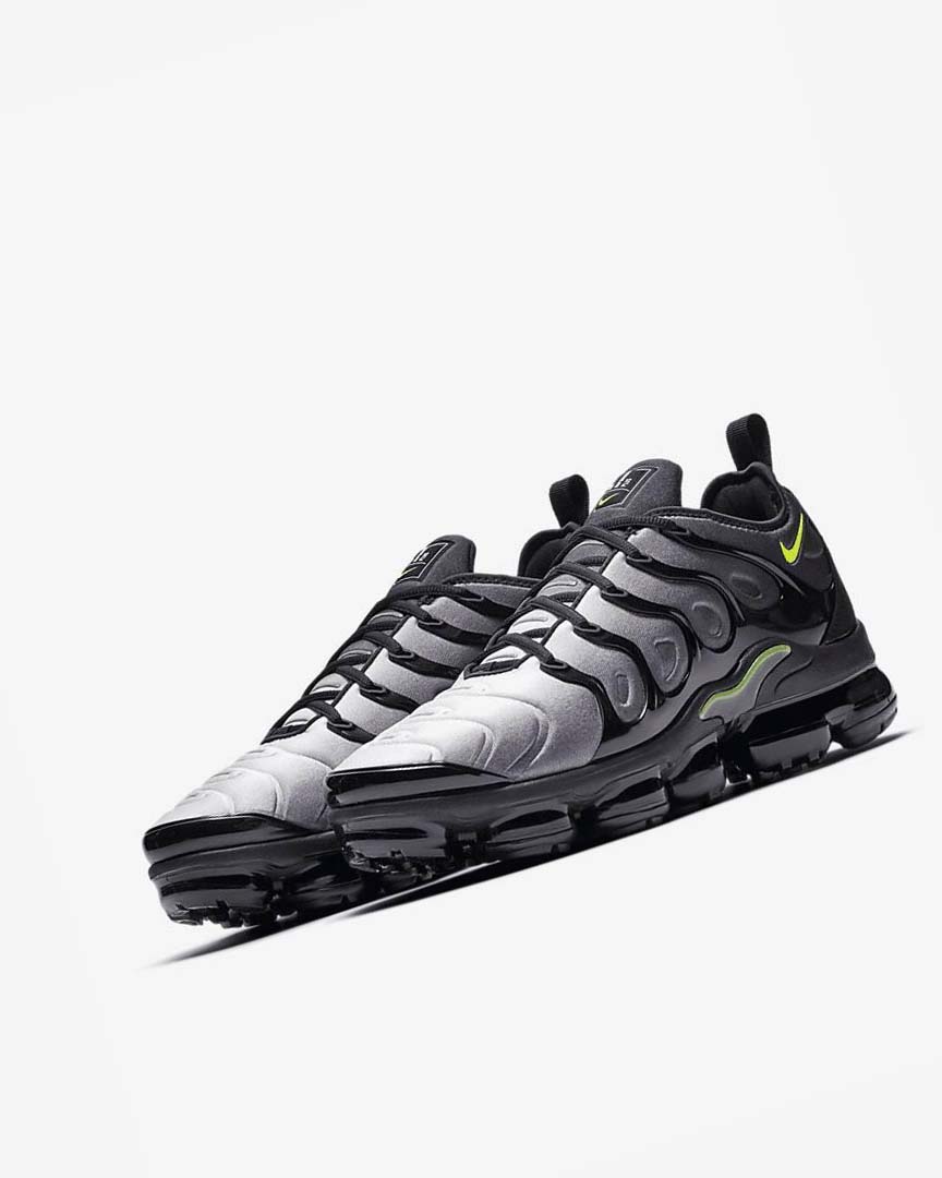 Black / White Men's Nike Air VaporMax Plus Sneakers | UK2586