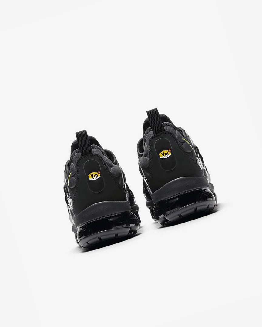 Black / White Men's Nike Air VaporMax Plus Sneakers | UK2586