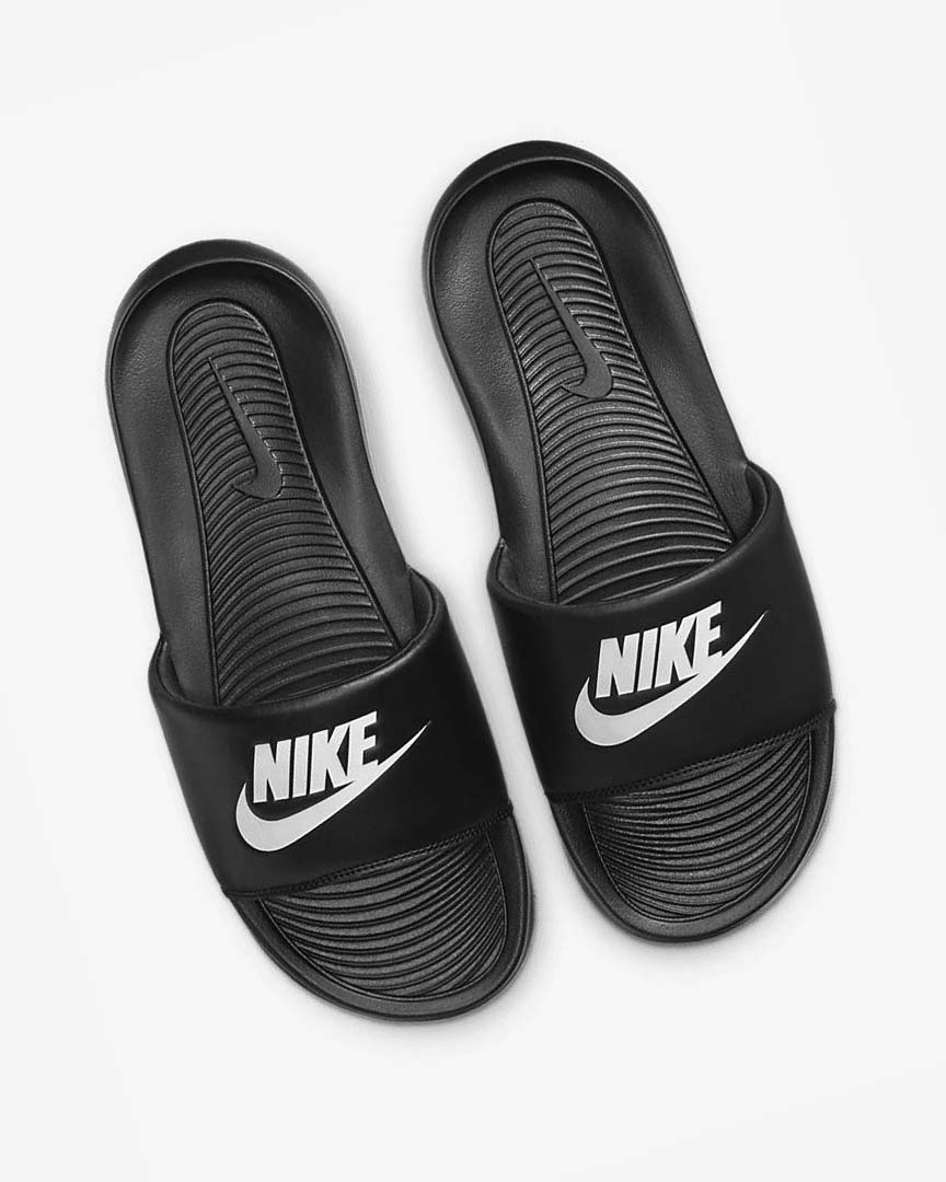 Black / White Men's Nike Victori One Slides | UK2367