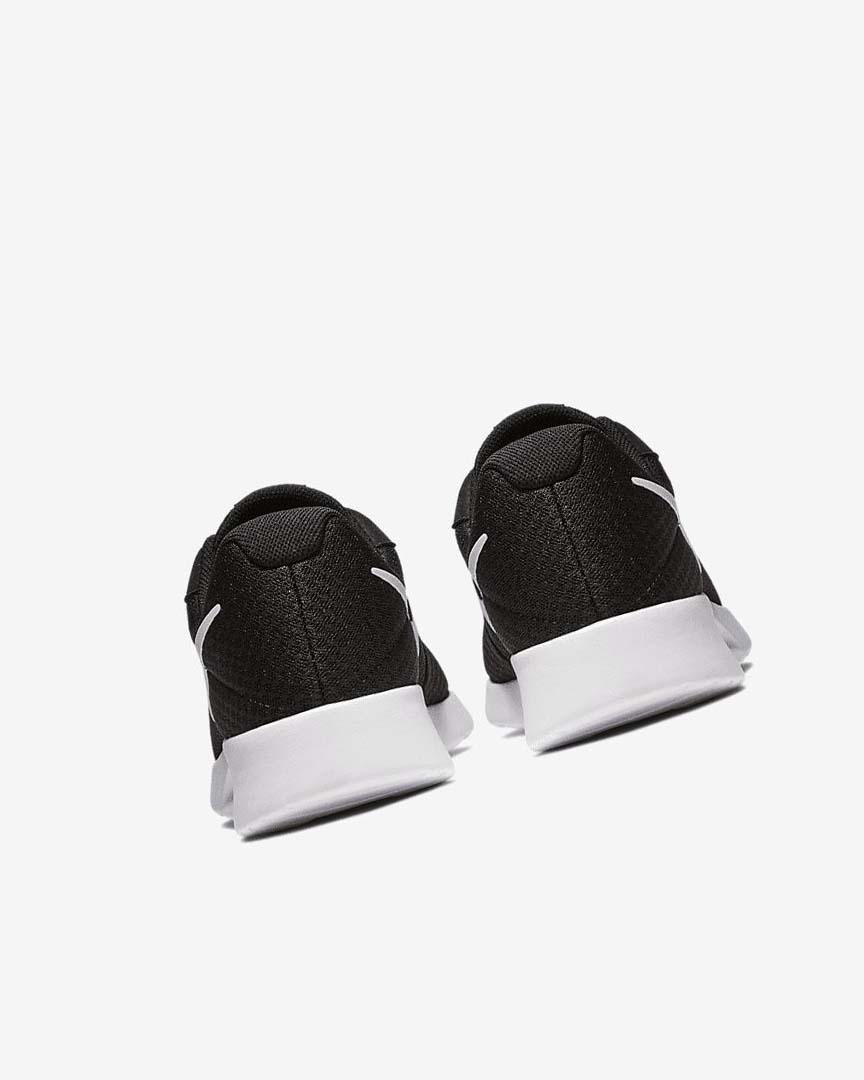 Black / White Women's Nike Tanjun Sneakers | UK4665