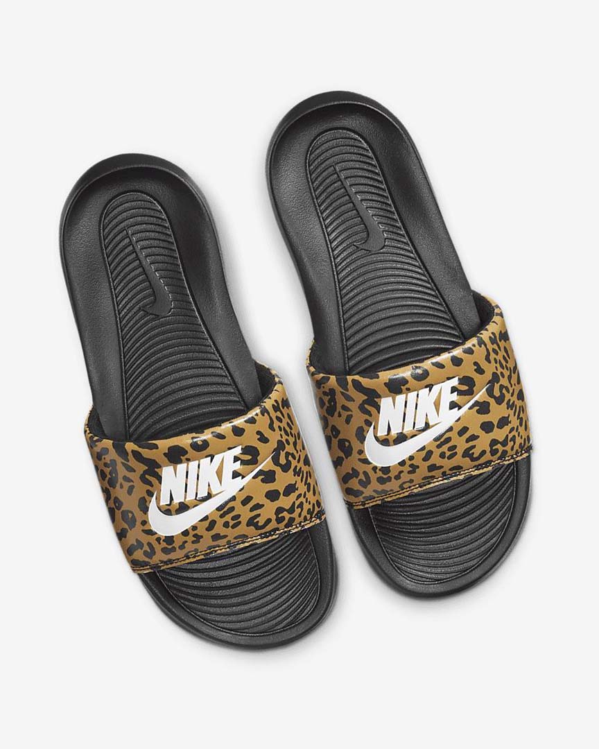 Black / White Women's Nike Victori One Slides | UK3281