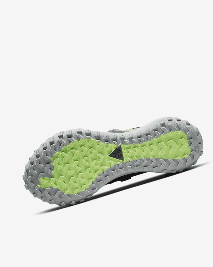 Green / Grey Men's Nike ACG Mountain Fly Low Sneakers | UK2526