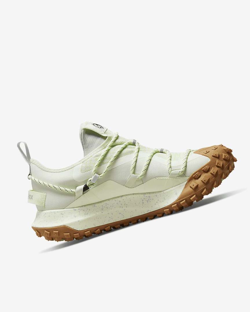 Light Green / Light Brown Men's Nike ACG Mountain Fly Low GORE-TEX SE Sneakers | UK4697