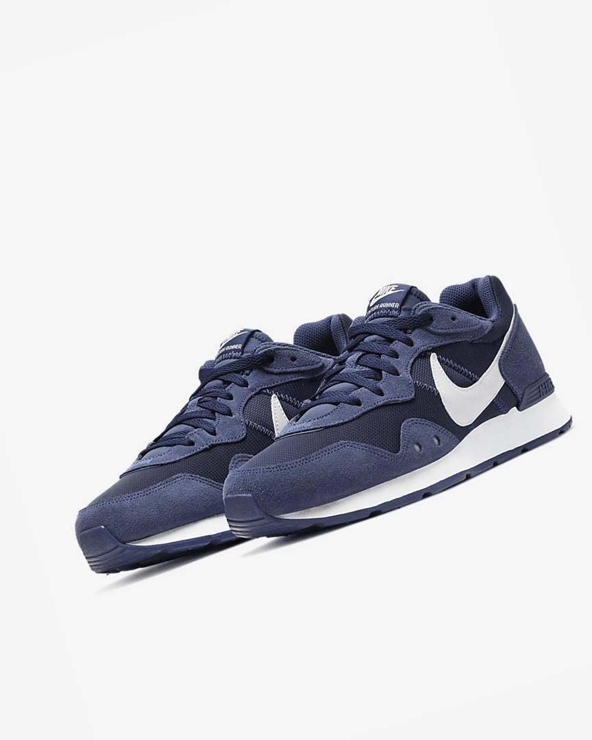 Navy / White Men's Nike Venture Runner Sneakers | UK3266