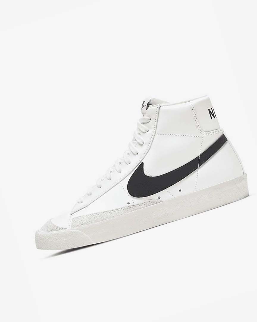 White / Black Men\'s Nike Blazer Mid \'77 Vintage Sneakers | UK4761