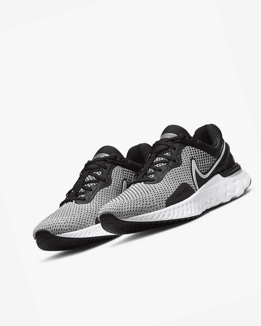 White / Black / Metal Silver / White Men's Nike React Miler 3 Running Shoes | UK5462