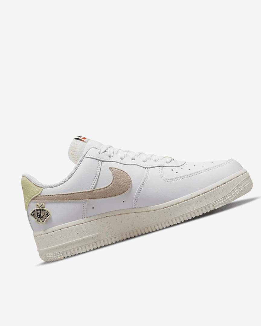 White / Blue / Pink Women's Nike Air Force 1 '07 SE Sneakers | UK5572