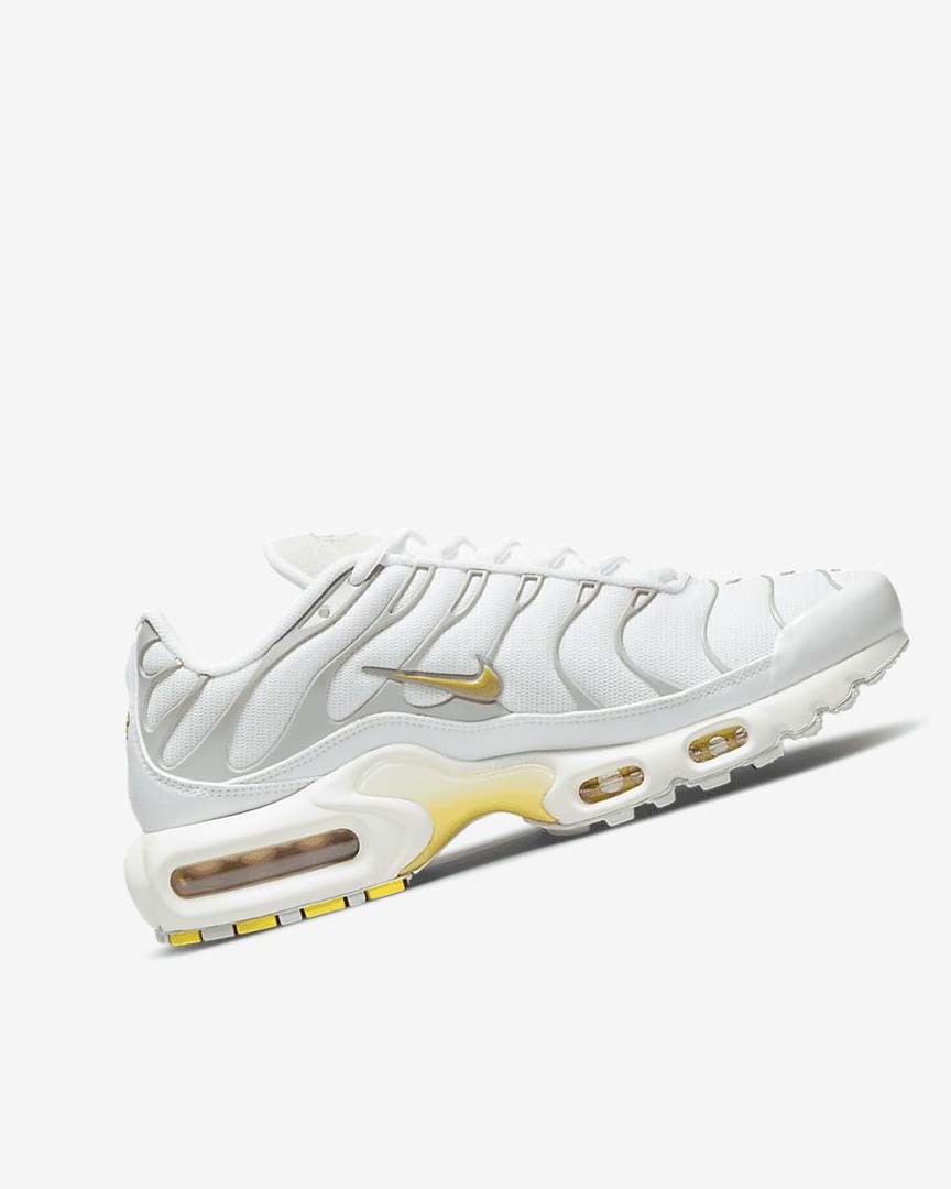 White / Light Beige Women's Nike Air Max Plus Sneakers | UK2577