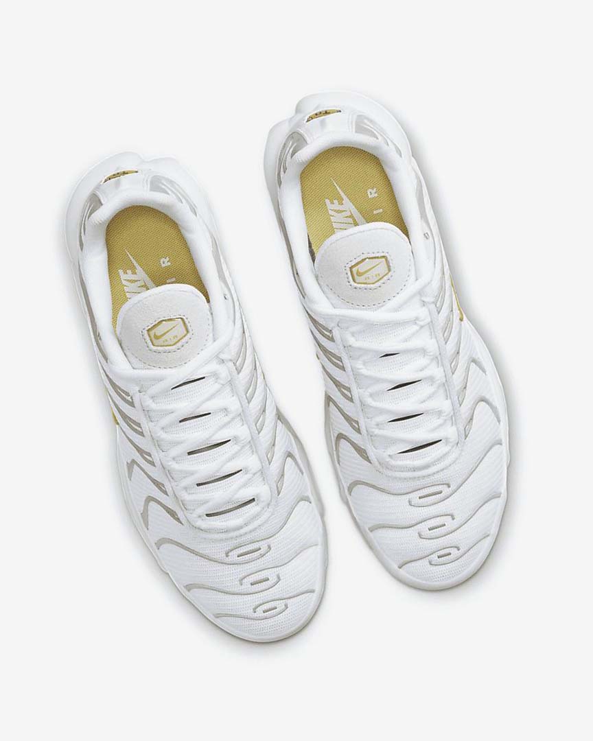 White / Light Beige Women's Nike Air Max Plus Sneakers | UK2577