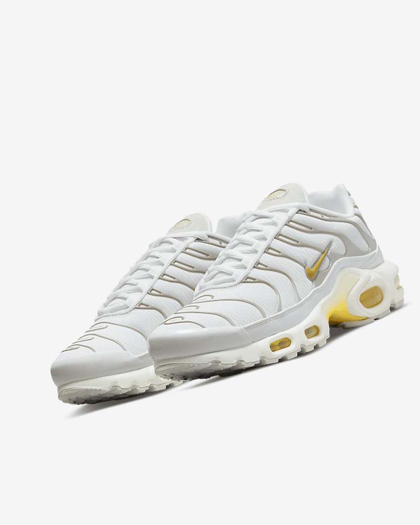 White / Light Beige Women's Nike Air Max Plus Sneakers | UK2577