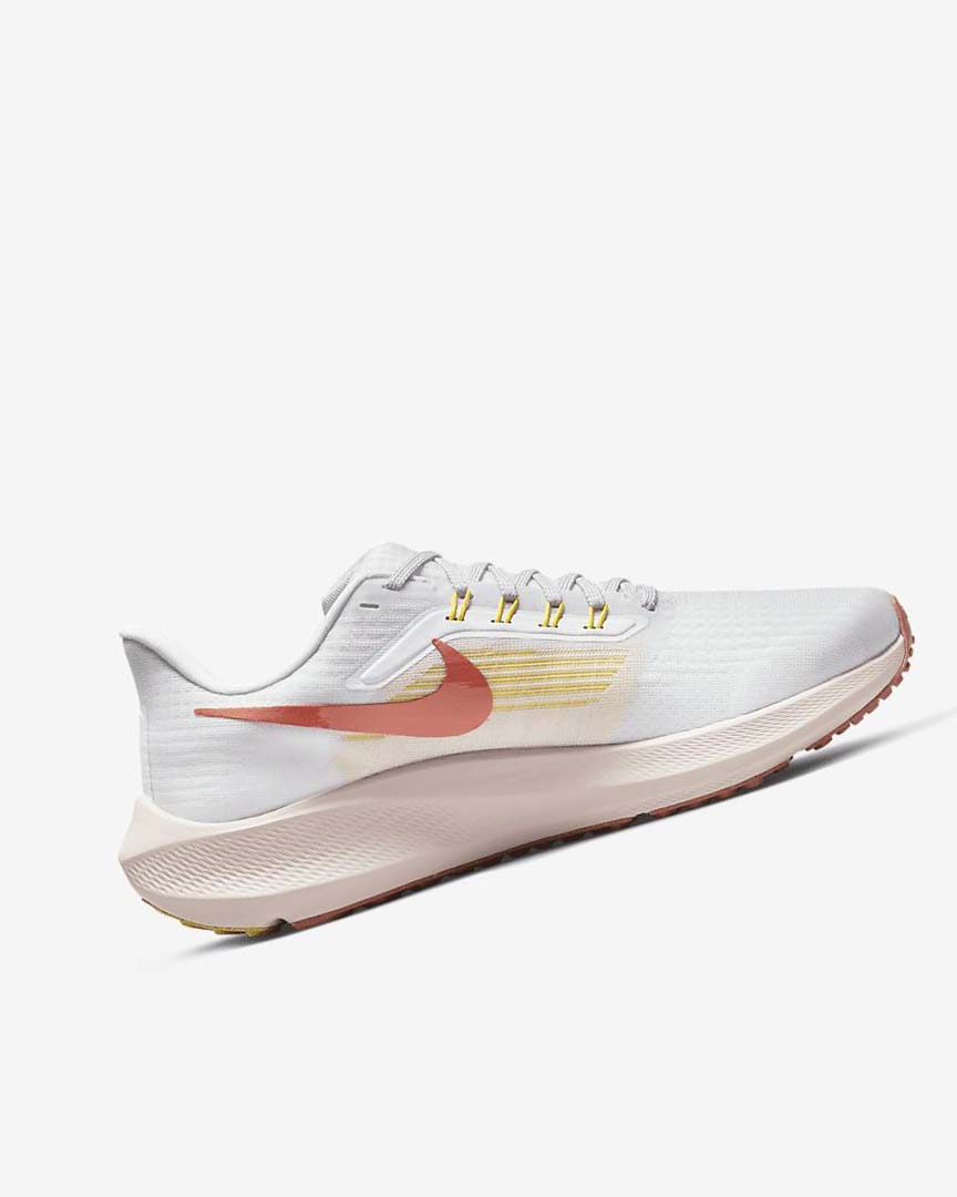 White / Light Women's Nike Air Zoom Pegasus 39 Running Shoes | UK5535